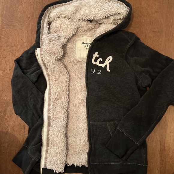 Ambercrombie and fitch vintage fully ligned sweater - Picture 2 of 2